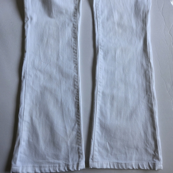 Calvin Klein Women's White Shape Jeans - Picture 9 of 12